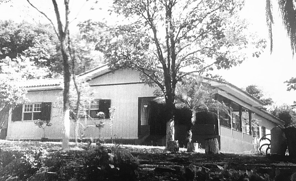 foto-fachada-sede-fazenda-kaete-trilhos-cafe-e-terra-vermelha